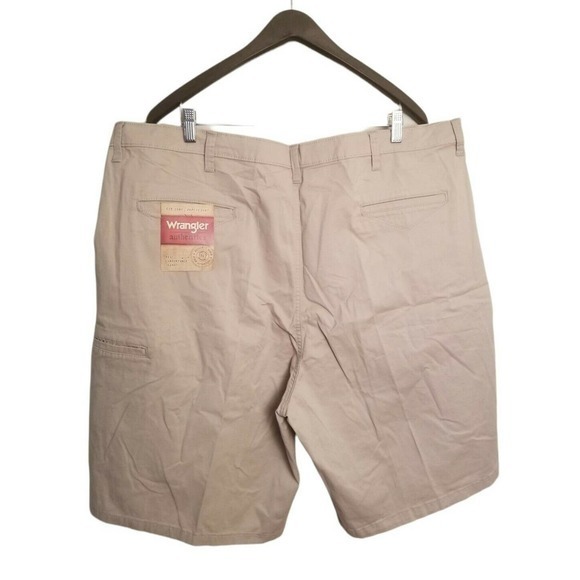 Wrangler Authentics Men’s‎ Classic Relaxed Fit Cargo Shorts Beige Size 44. NWT. - Picture 2 of 6
